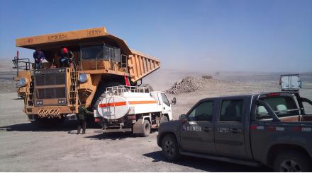 30年重量級(jí)攜手，成就民央企里程碑式精誠(chéng)合作典范——奧吉娜重負(fù)荷防凍液保駕護(hù)航中國(guó)礦山重載自卸車(chē)30年